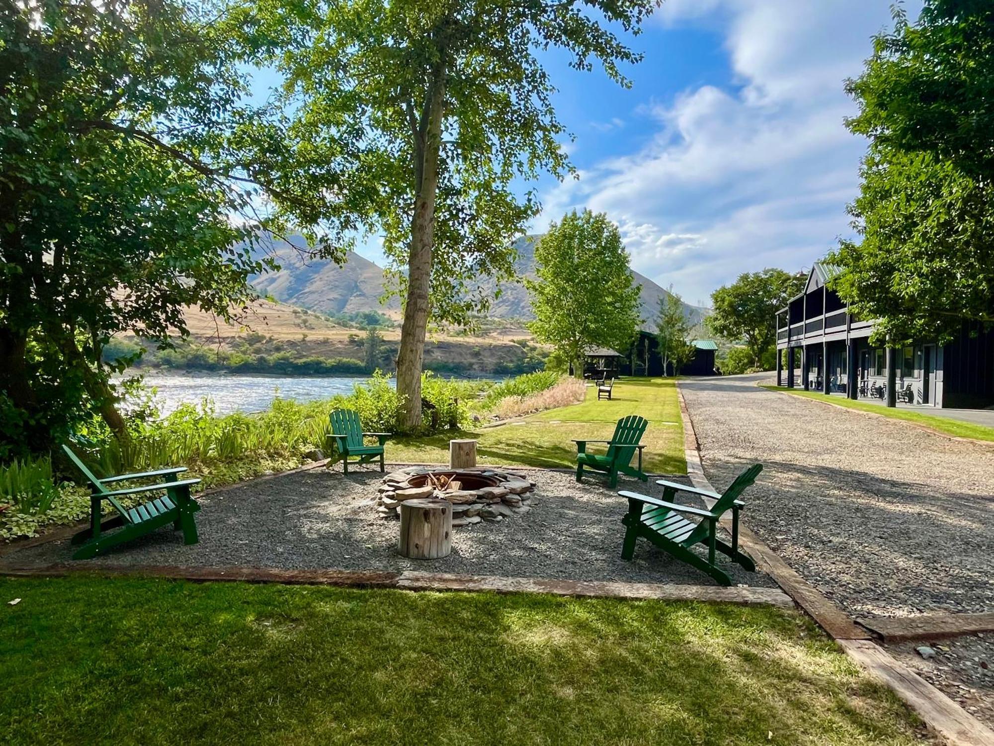 Steelhead Lodge Lucile エクステリア 写真