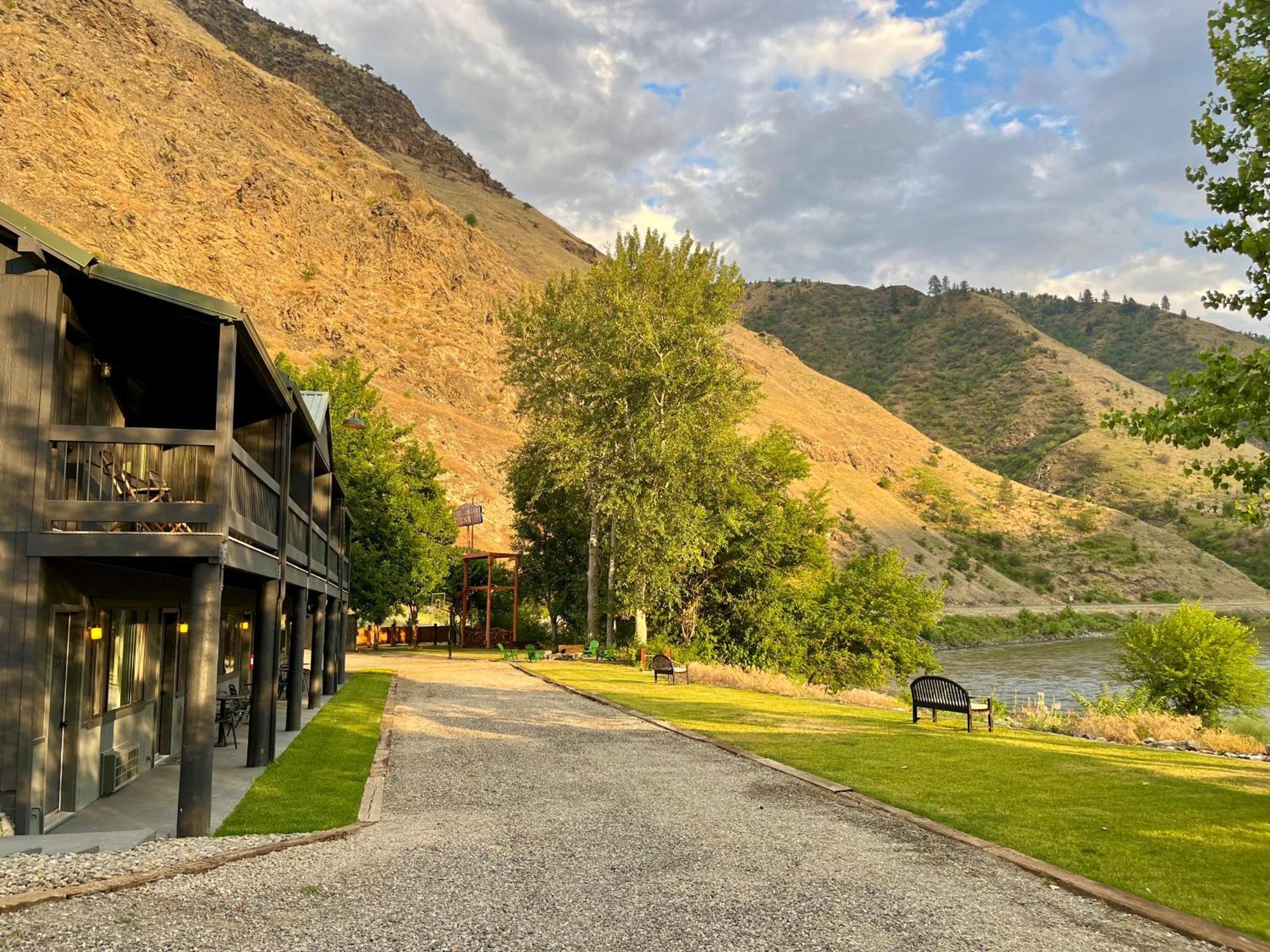 Steelhead Lodge Lucile エクステリア 写真