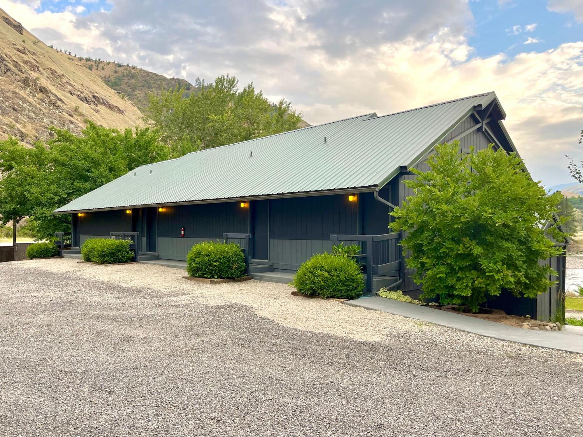 Steelhead Lodge Lucile エクステリア 写真